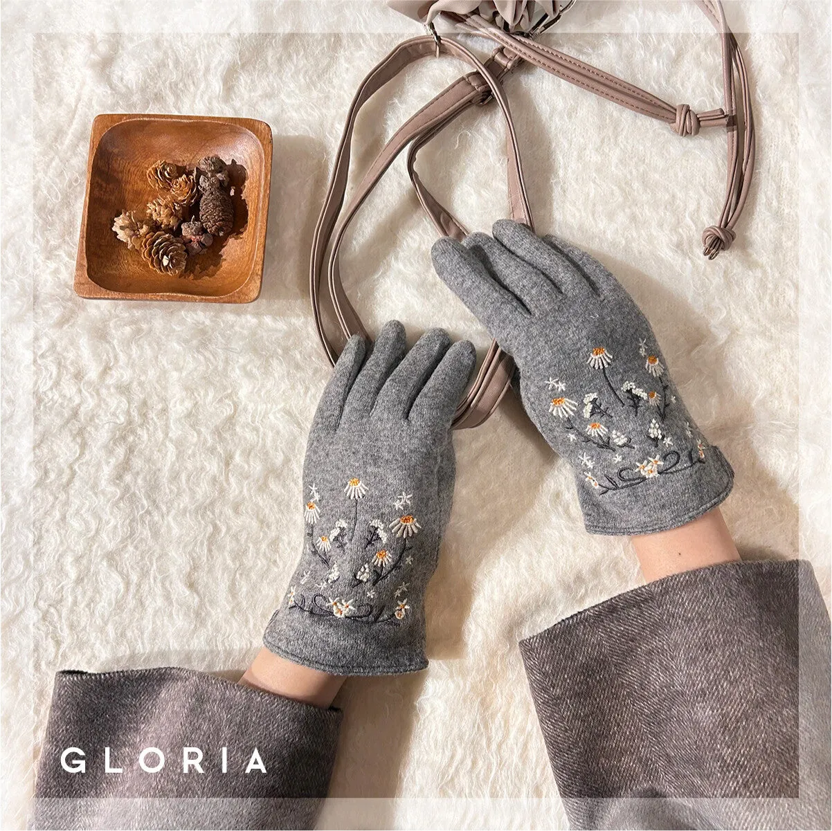 Gloria | Floral Embroidered Touchscreen Gloves